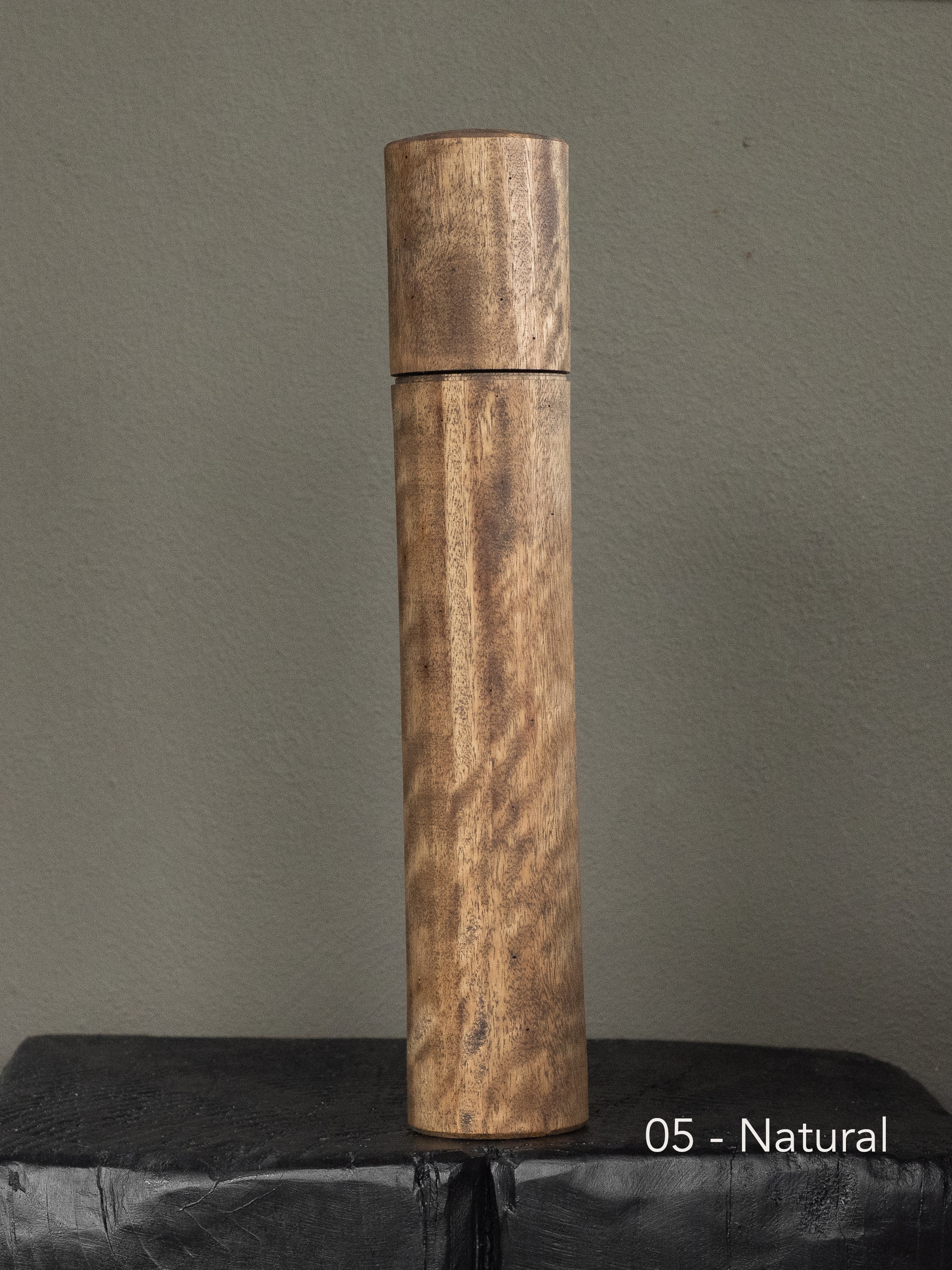 Post Gum Pepper Mill