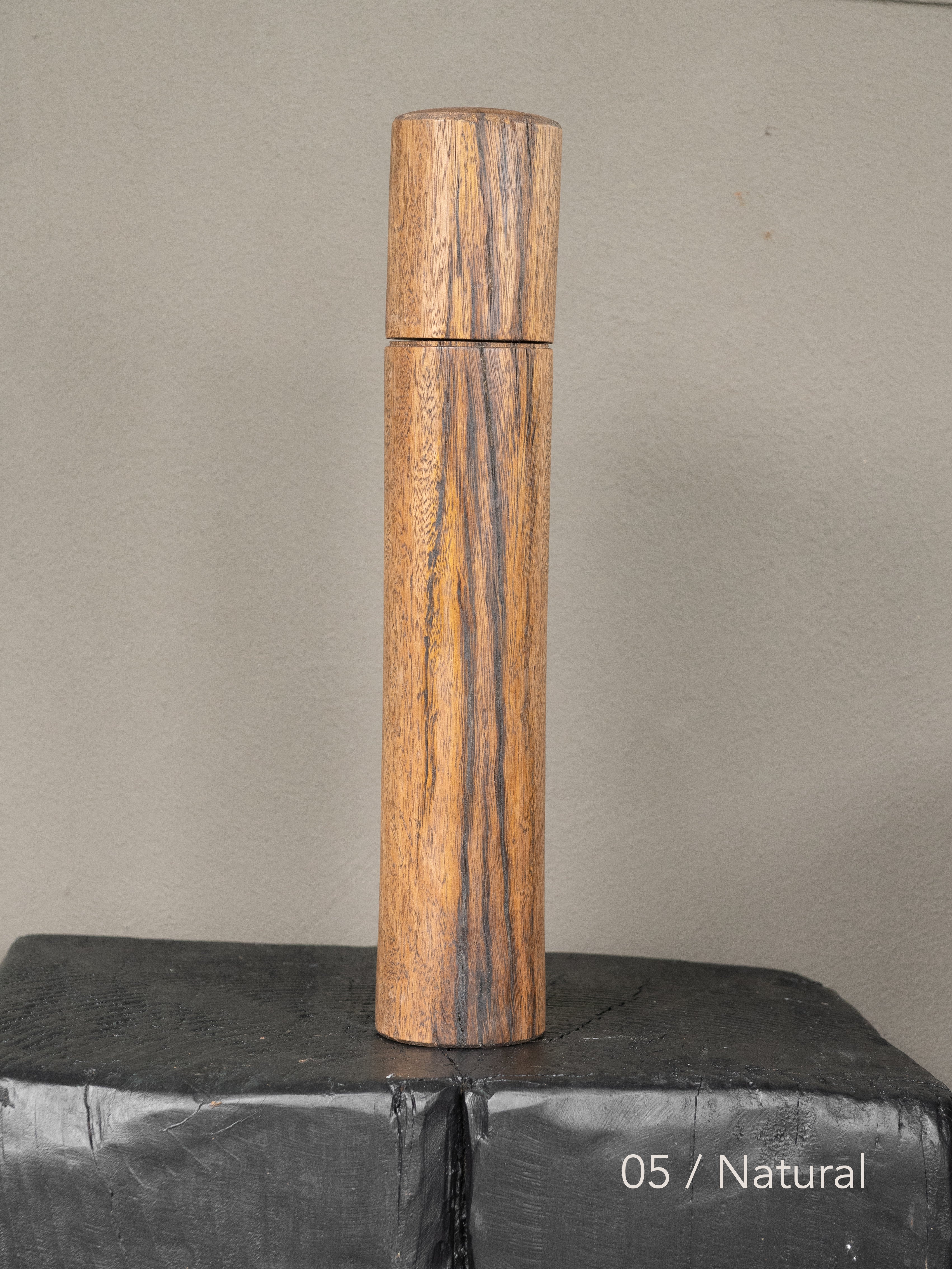 Post Gum Pepper Mill